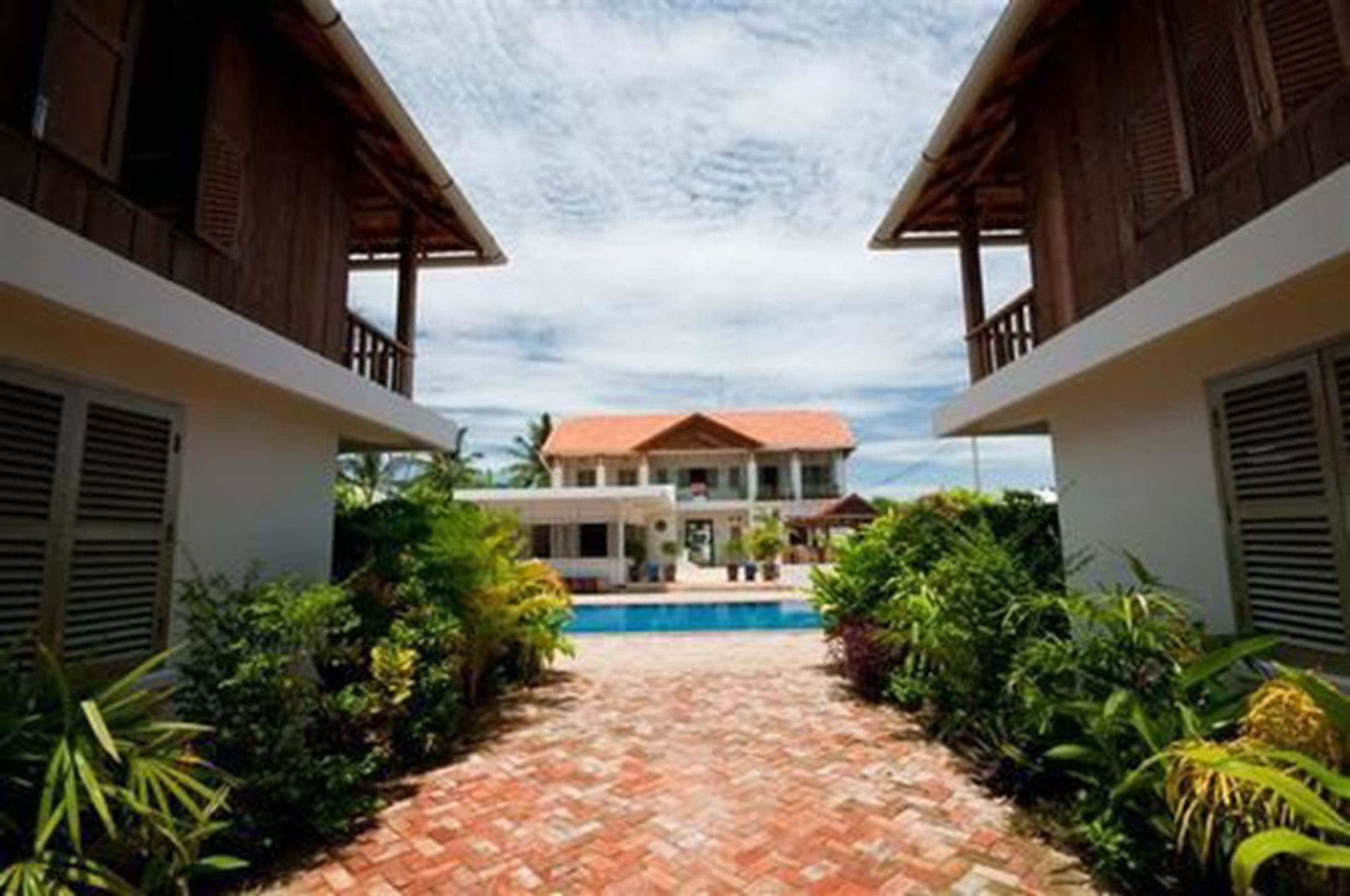 Bambu Hotel Battambang Exterior photo