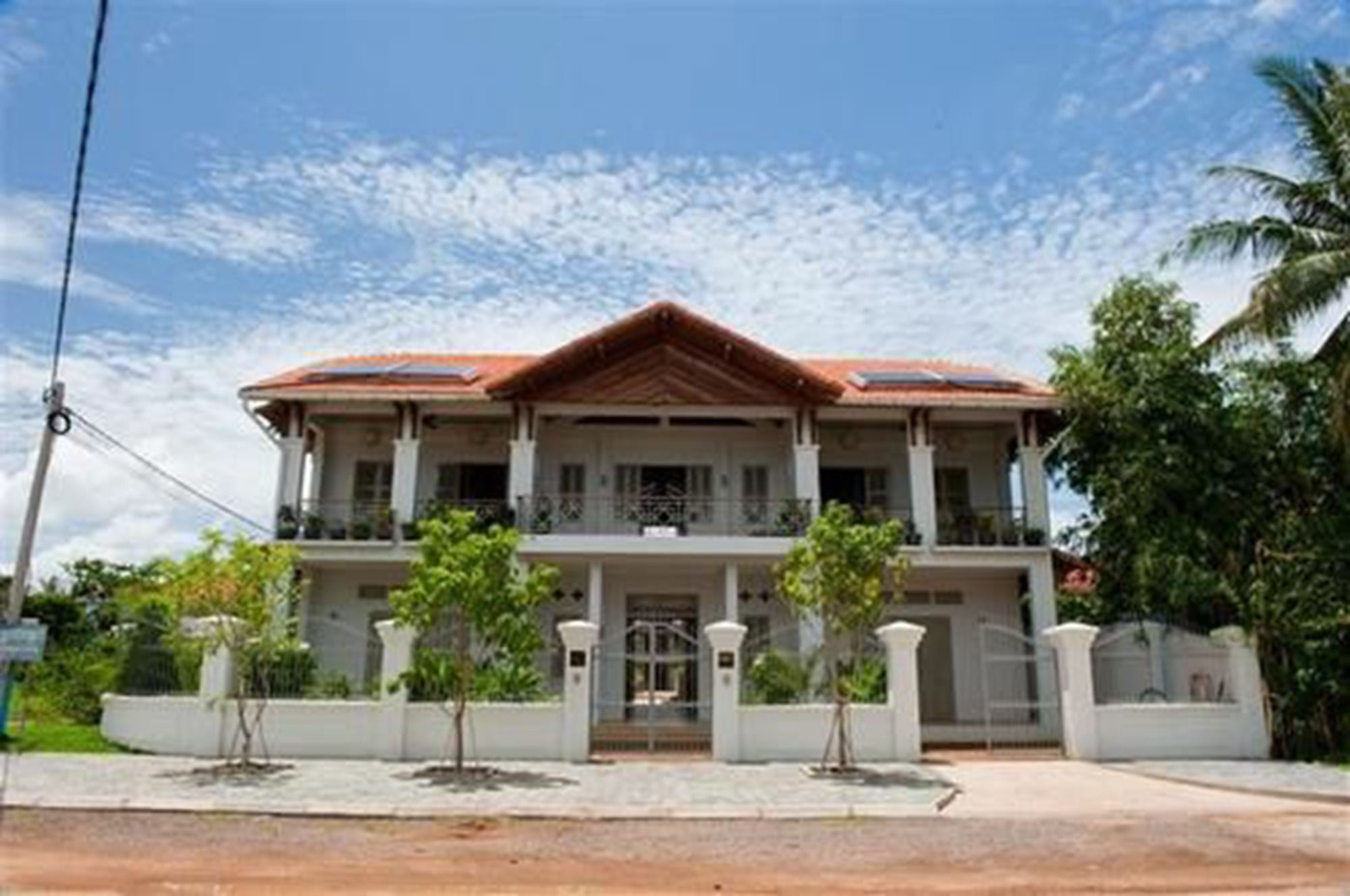 Bambu Hotel Battambang Exterior photo